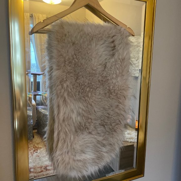 Faux fur bridal wrap - Picture 2 of 4